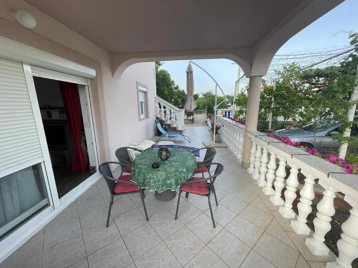 Apartmani Mirela Vrh  Appartamento Vrh (Krk)